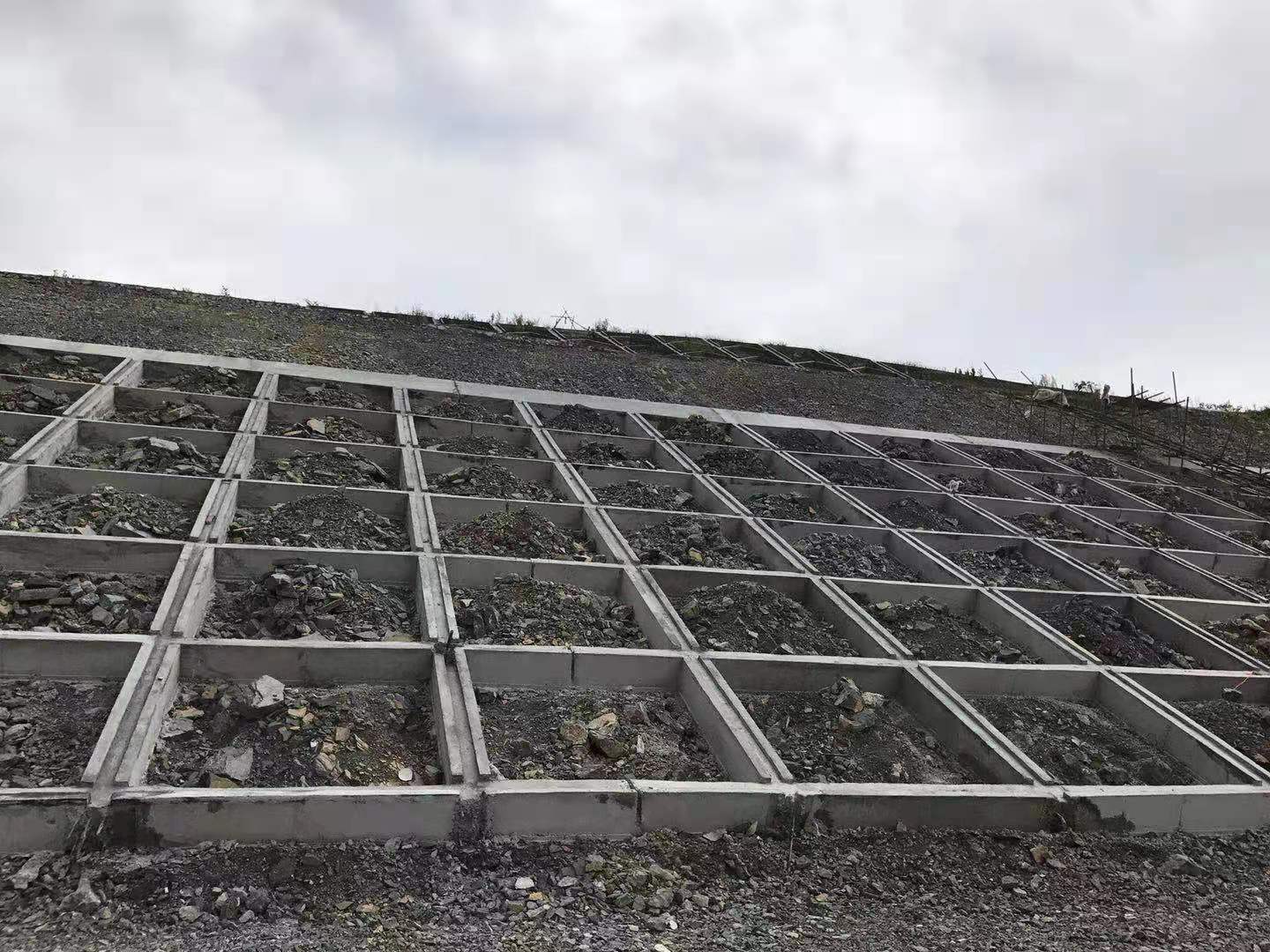 地方紛紛推出“六穩”方案 基建、能源成投資重點