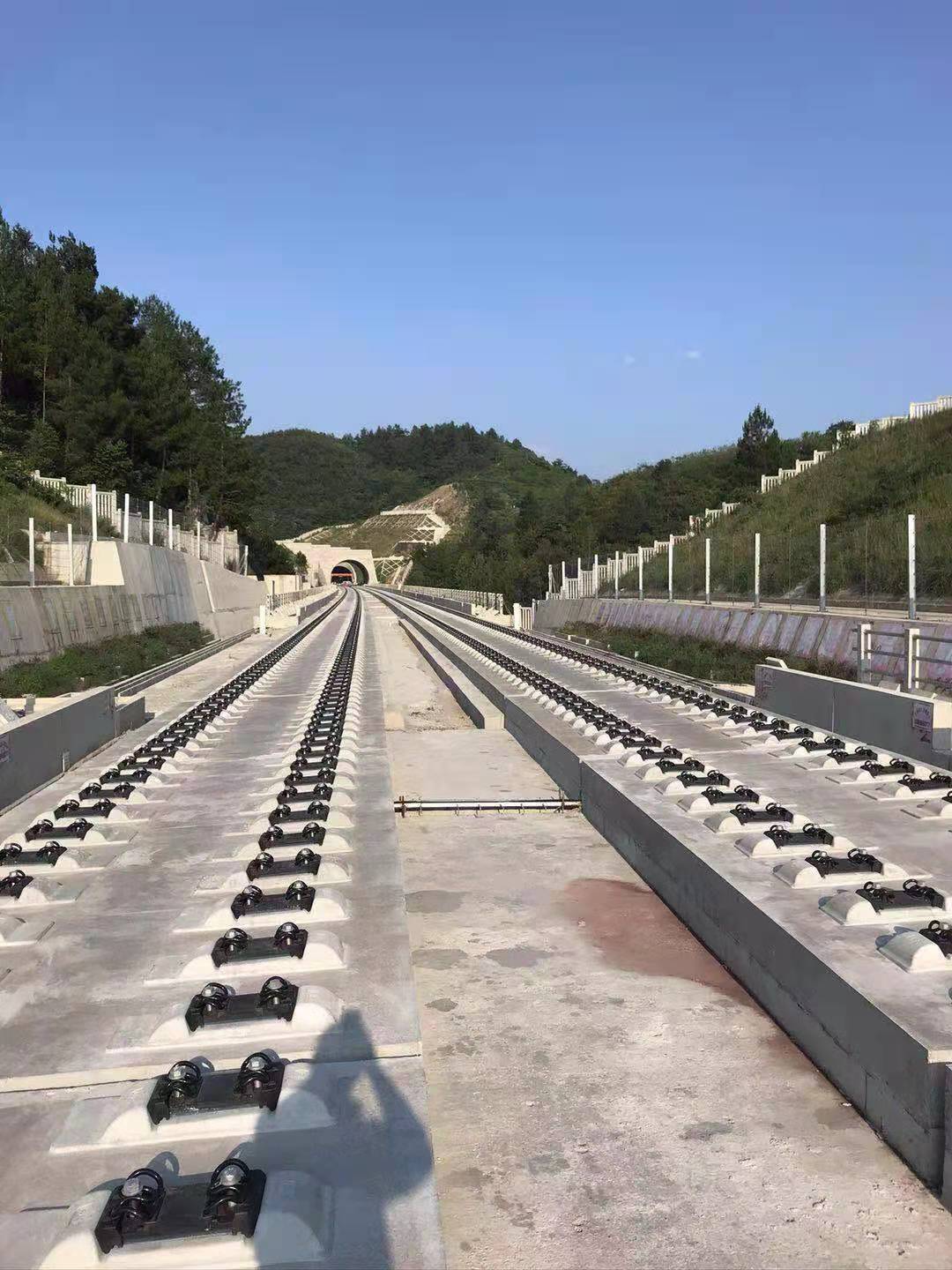 地方紛紛推出“六穩”方案 基建、能源成投資重點